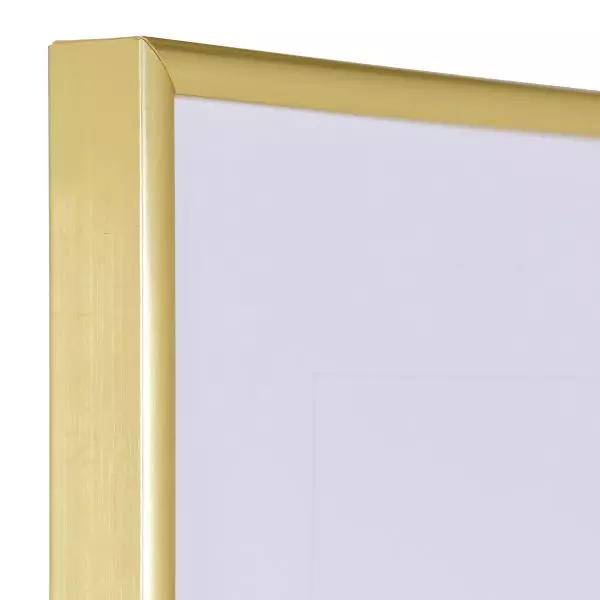 Ansicht der Ecke eines goldenen, schmalen Kunststoffrahmens mit Halbrundprofil