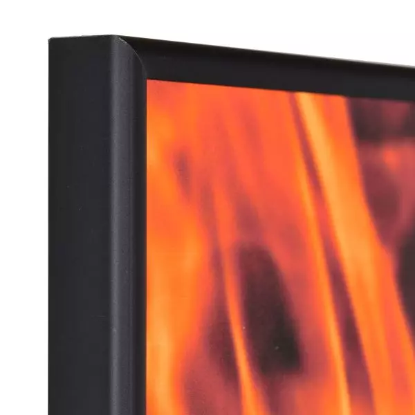 Ansicht der Ecke  eines Brandschutzrahmens mit Halbrundprofil aus schwarzem, eloxiertem Aluminium