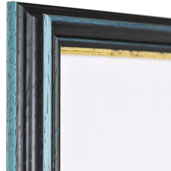 Ansicht der Ecke eines Holzrahmens in der Farbe Blau