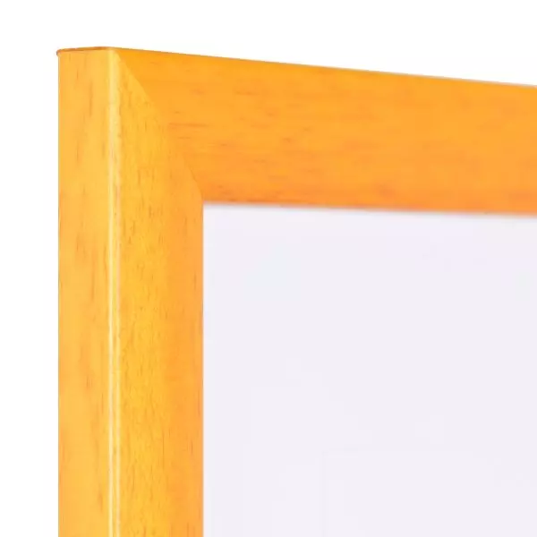 Ansicht der Ecke eines honigfarbenen Holzrahmens mit leicht abgerundeten Kanten